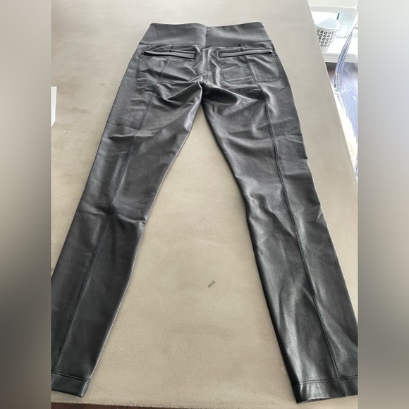 BNWT Athleta Delancey Gleam Tight - Black - size Medium - Picture 4 of 4